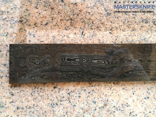Поковка для ножа из дамаска прямого размеры: 350х30х4мм.